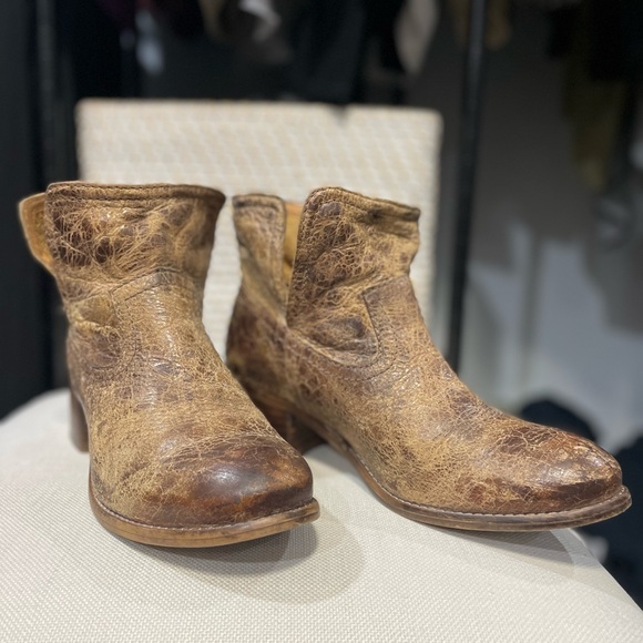 Distressed Brown Leather Ankle Boots – Western Style, Vintage Look - Picture 2 of 9